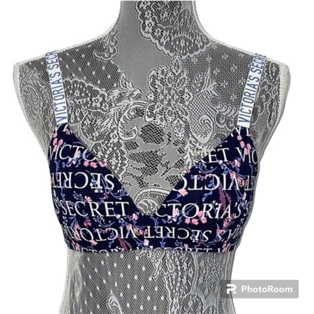 Victoria’s Secret size 32C navy blue floral t-shirt lightly lined wireless‎ bra.
